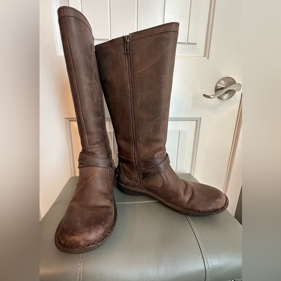 UGG Woman’s Rosen Roding Boots - Picture 4 of 8